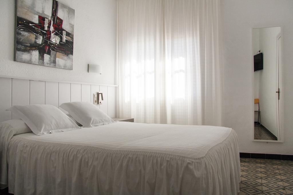 Hostal La Florida Llança Quarto foto
